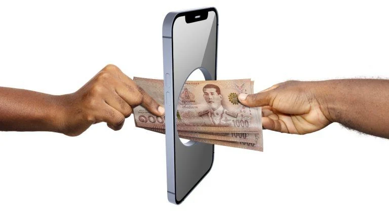 Illustration of a tourist using a smartphone to scan a Thai merchant’s payment QR code