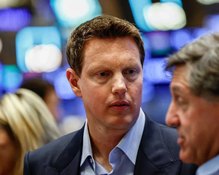 Skydance chief executive David Ellison speaking with colleagues on the New York Stock Exchange trading floor