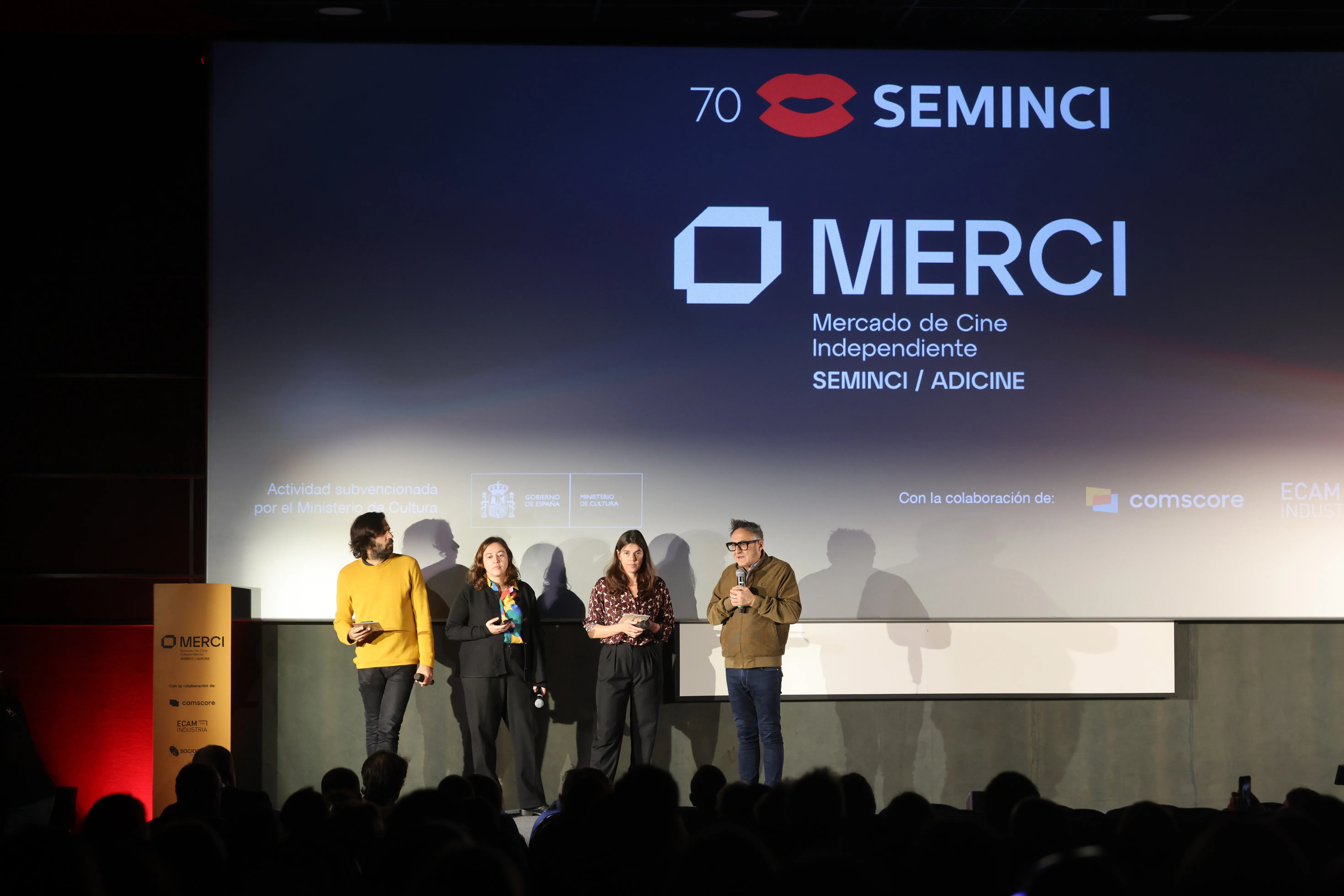 Cinema auditorium screen and industry banner representing Spain's independent film distribution sector