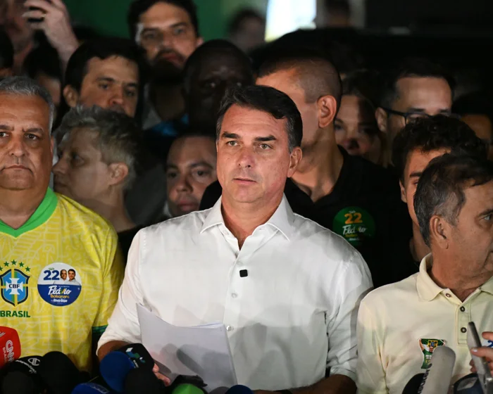 Flávio Bolsonaro speaks in Brasília after losing Brazil’s presidential runoff to Lula.